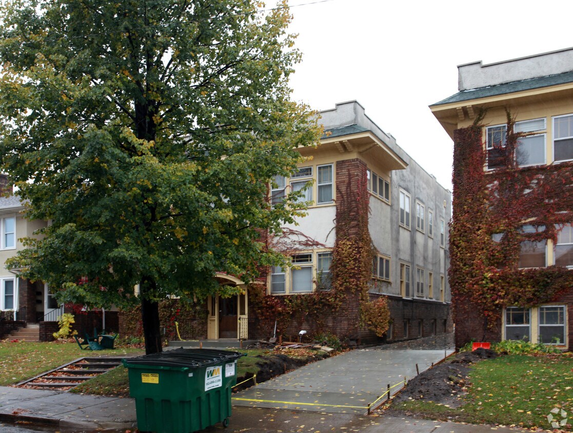 Building Photo - 4536 Bryant Ave S