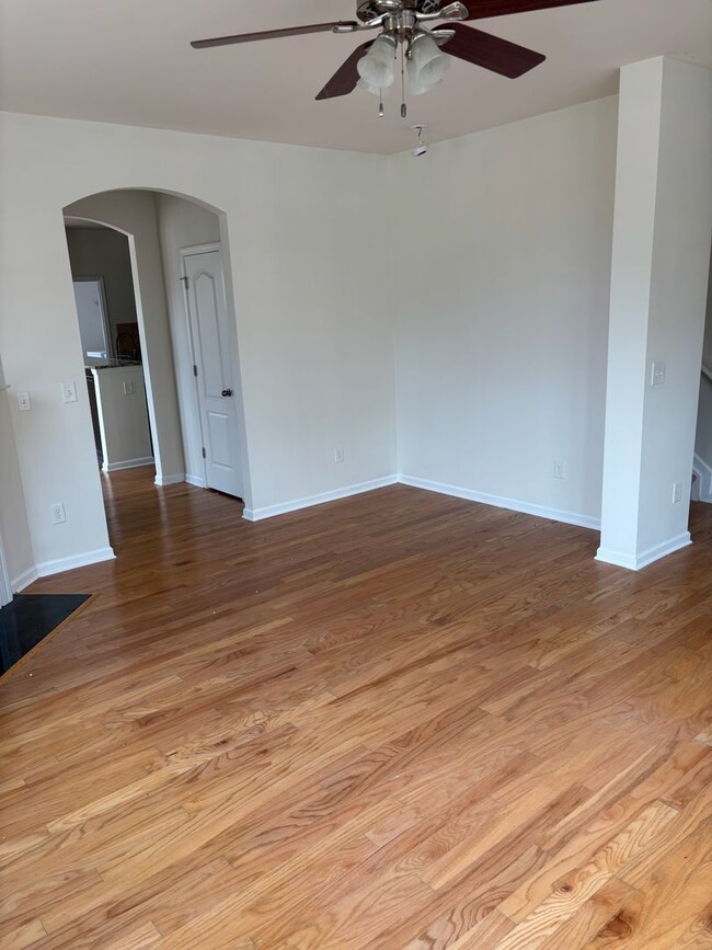 Foto del edificio - Renovated 3Bd, 2.5Ba End Unit Lake Norman Townhome with Fenced-in Yard and 1 Car Garage Coming Soon