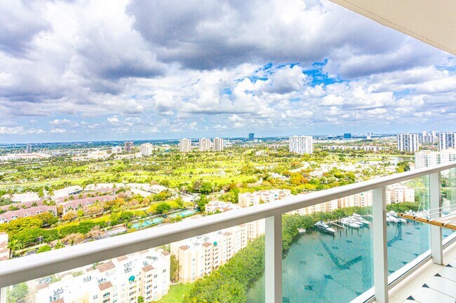 Foto del edificio - 19500 Turnberry Way