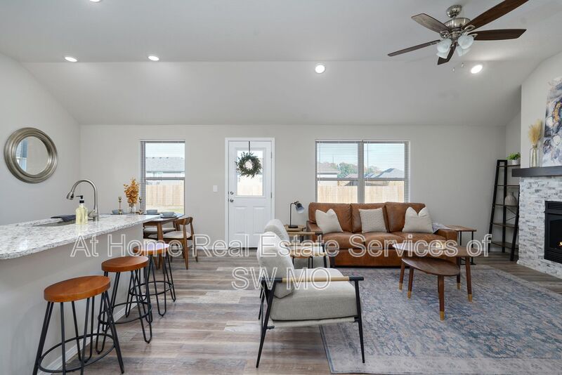 Foto principal - 234 W Hickory Hls St