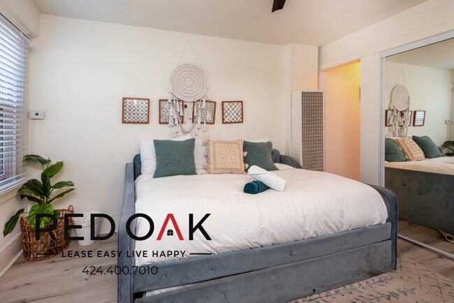 Building Photo - Luxurious, Furnished Studio with Private D...