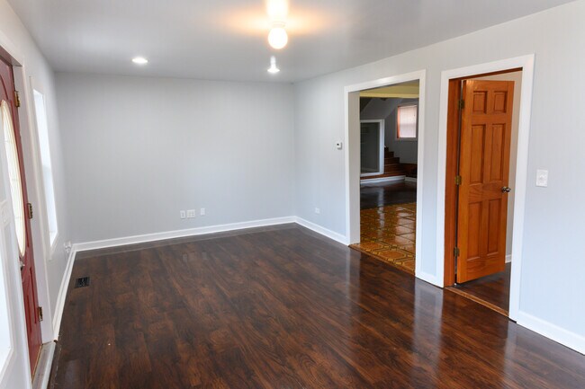Building Photo - 3405 Woodland Cir N