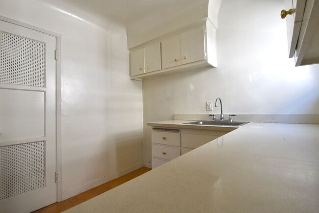 Building Photo - 4224 Los Feliz Blvd