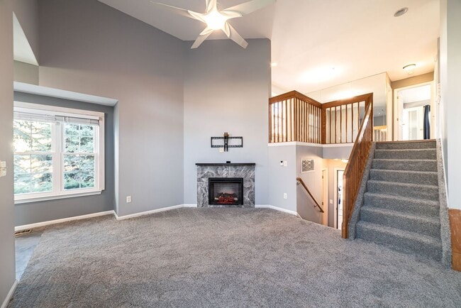 Building Photo - $1975 - Beautiful 2 Bedroom Condo with 2 bathrooms