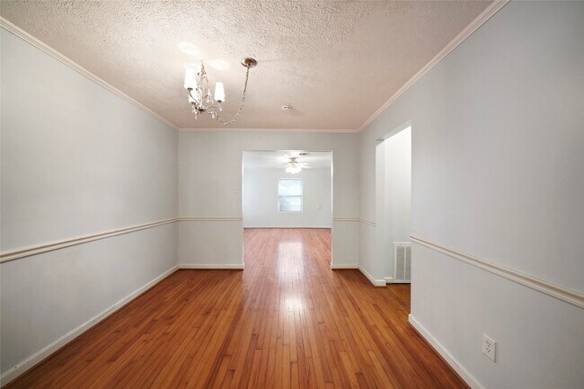 Building Photo - 4303 Piney Woods Dr