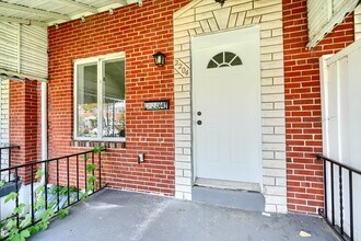 Building Photo - 2204 Redthorn Rd