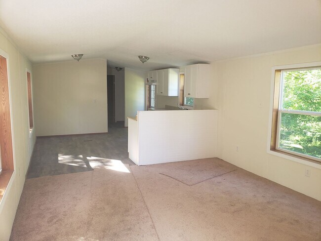 Building Photo - Newly renovated 3BR/ 1B Manufactured home