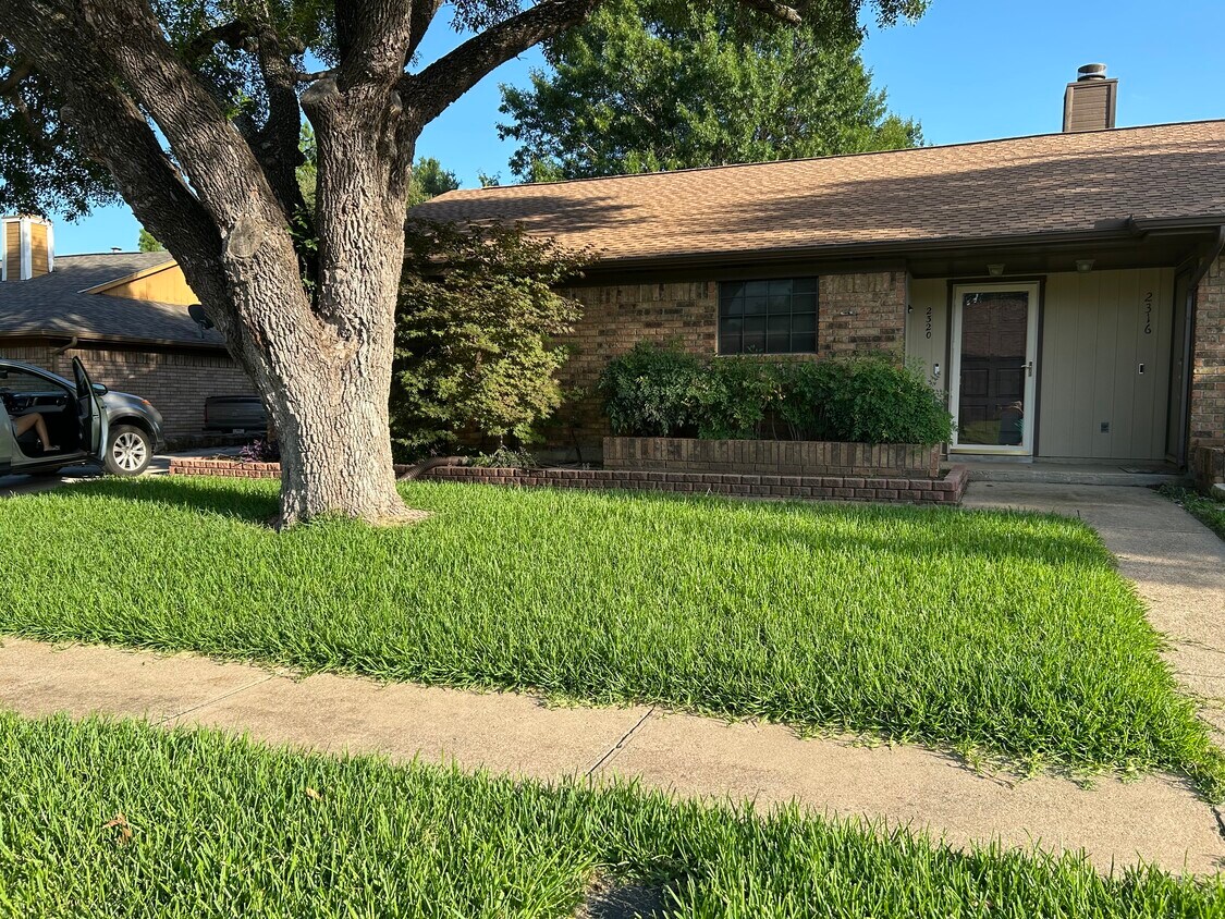Primary Photo - 2320 Aquaduct Dr