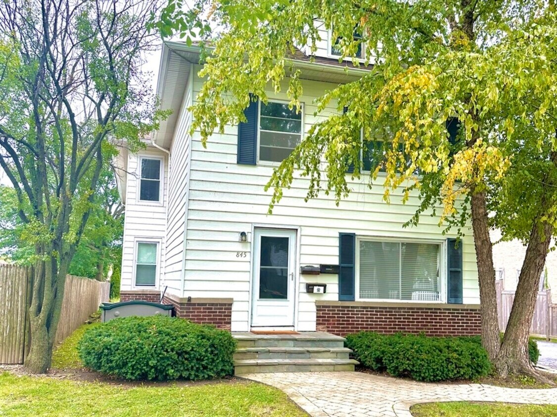 Primary Photo - 845 Oakwood Ave