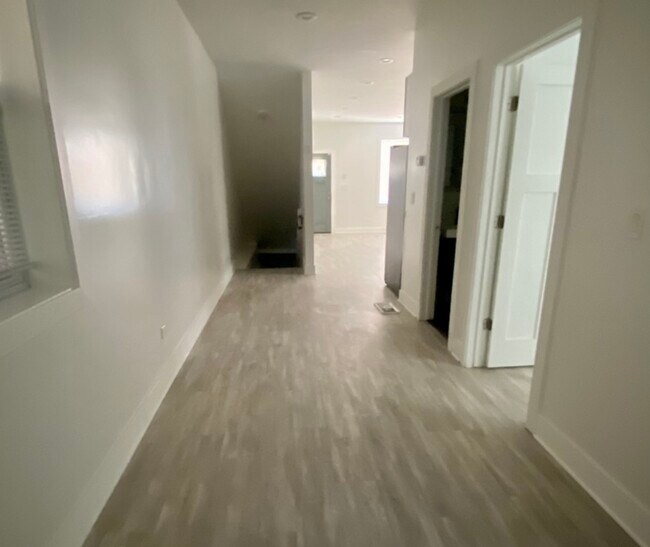 Foto del edificio - 323 N Homan Ave.