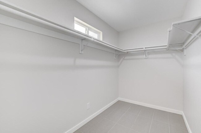 Building Photo - 5091 Roscrea Ave