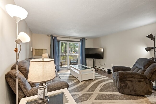 Building Photo - 46 Greentree Ln