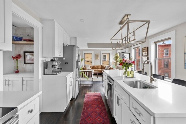 Building Photo - 38 Mead St