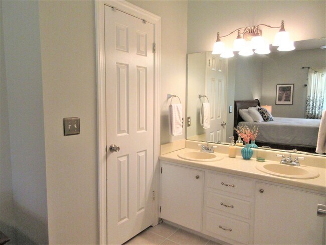 Building Photo - 3/2 Charming Cottage style home!