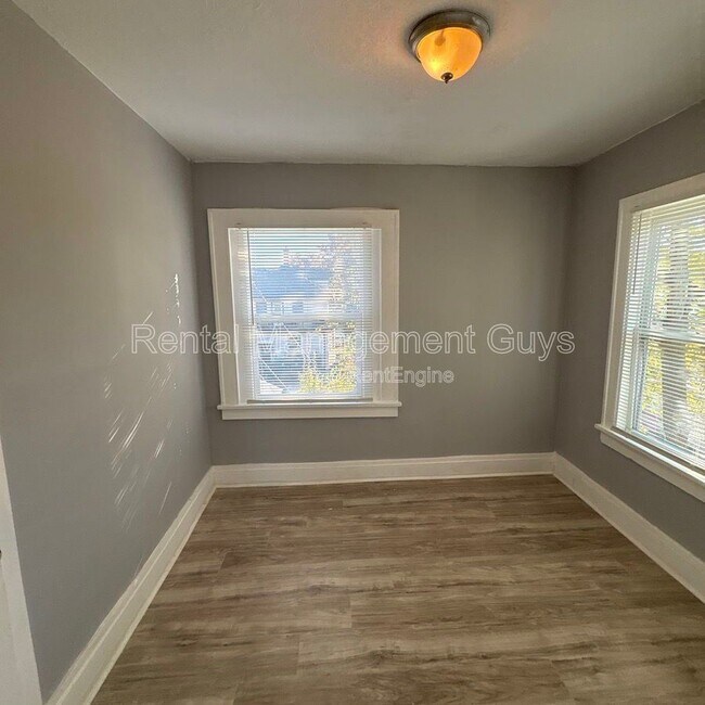 Foto del edificio - 4216 N Bryant Ave