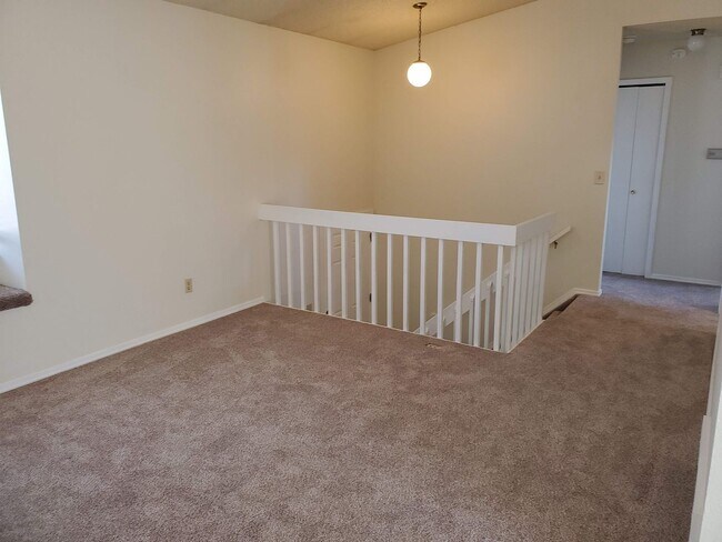 Building Photo - 4075 Dolphin Cir