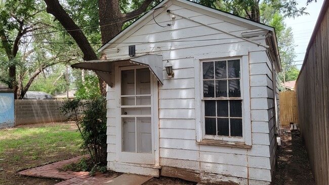 Building Photo - PRE-LEASING FOR AUGUST! Quiet Quaint Prope...