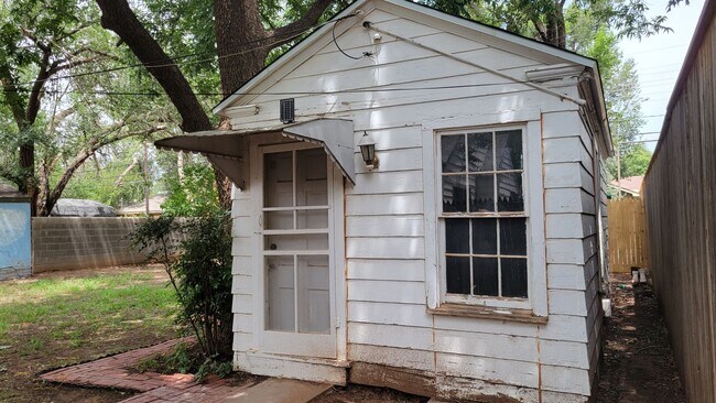 Foto del edificio - Quiet Quaint Property! Private Driveway!  ...