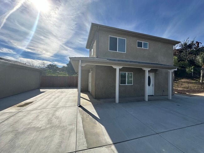 Foto del edificio - EGAN STREET TRIPLEX