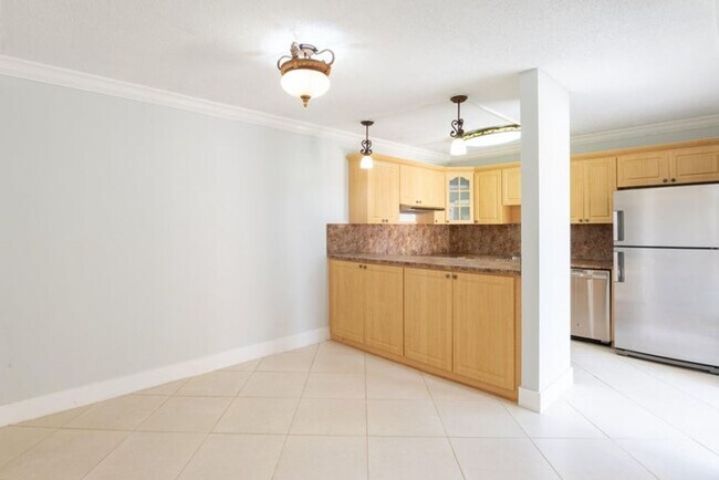 Foto del edificio - 1700 Embassy Dr