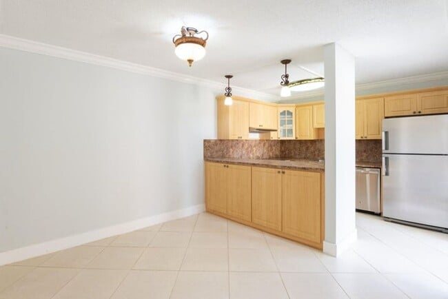 Photo - 1700 Embassy Dr House