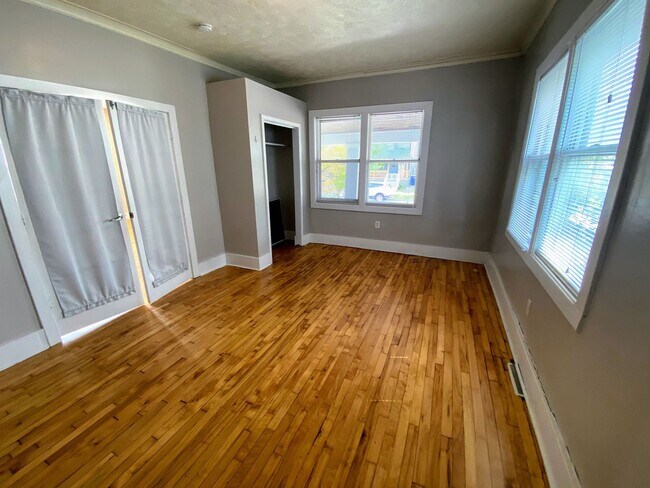 Foto del edificio - 66 Diamond Ave NE