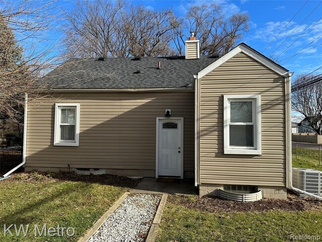 Building Photo - 21503 Collingham Ave
