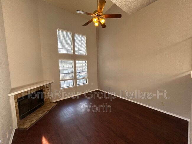 Foto del edificio - 4748 Old Bent Tree Ln