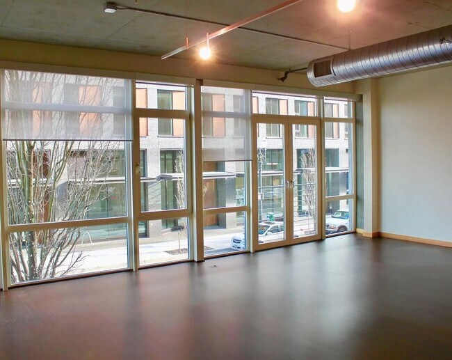 Building Photo - WARC01