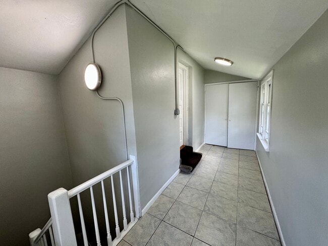 Building Photo - 844 Deerfield Rd