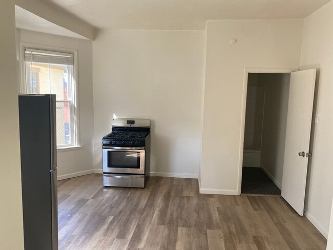 Photo - 2420 Kenilworth Ave Apartment