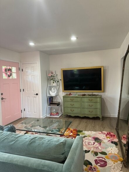 Building Photo - 644 W Hinsdale Ave