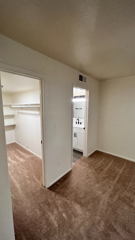 Foto del edificio - 1351 N Pleasant Dr