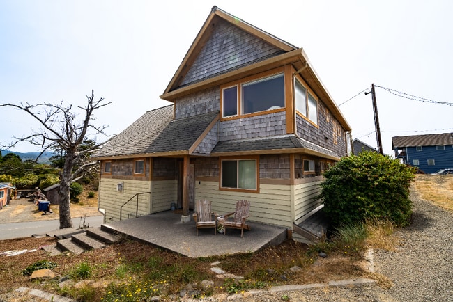 Building Photo - 1025 NW Inlet Ave