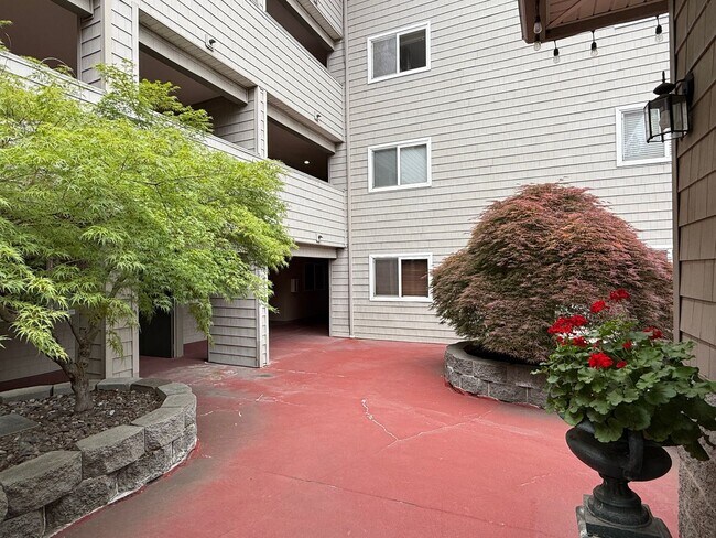 Foto del edificio - Beautiful 2 Bed 2 Bath Condo Near Sacred H...
