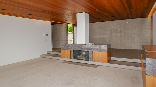 Building Photo - La Playa living with stunning city, ocean ...