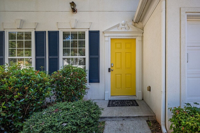 Building Photo - 206 Persimmon Tr