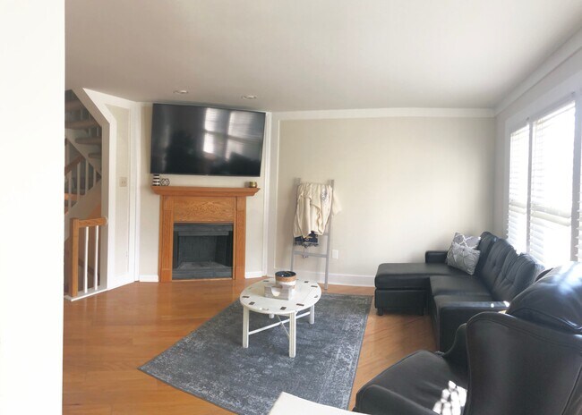 Sala de estar - 1019 Wingate Ct