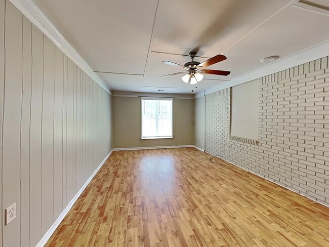 Building Photo - 4554 Wesley Dr