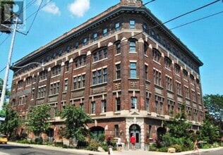 Building Photo - 183-183 Dovercourt Rd
