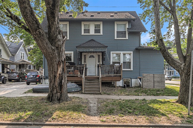 Foto del edificio - 811 Sybil St