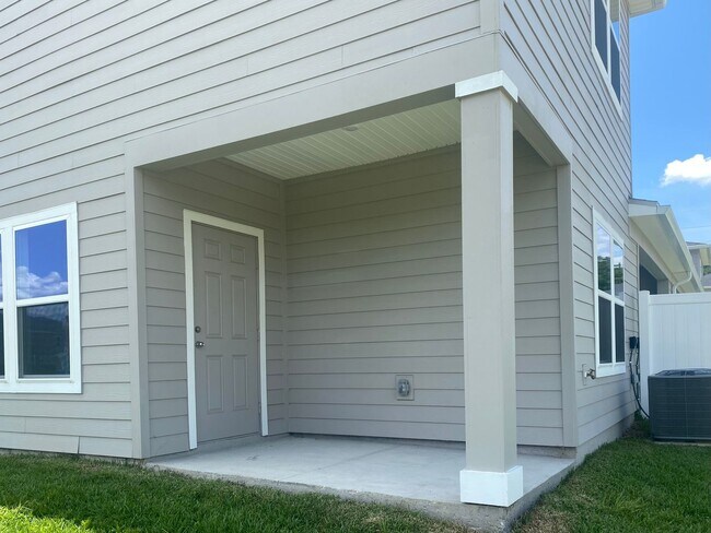 Building Photo - New 3/2.5 End Unit Townhouse!