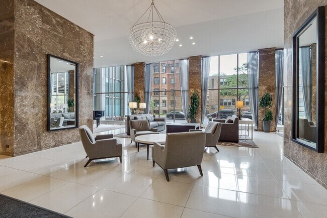 Foto del edificio - Beautiful 2 Bedroom Condo in Lakeview!