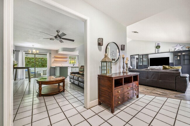 Building Photo - 11729 Greenbriar Cir
