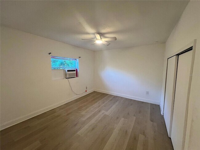 Foto del edificio - 23476 Harper Ave