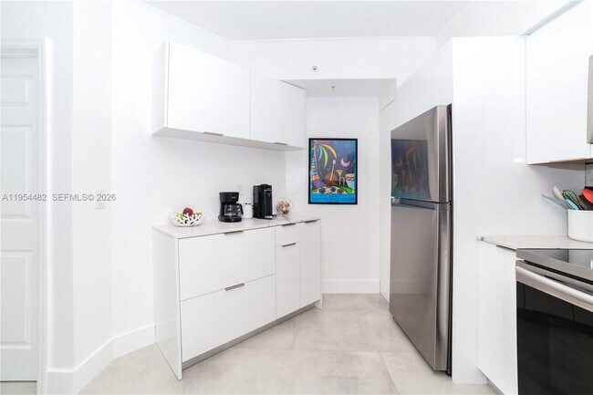 Foto del edificio - 17150 N Bay Rd