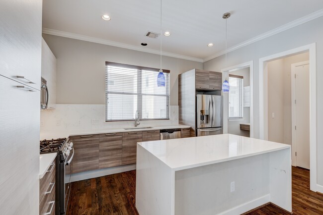 Building Photo - 1220 Summer St