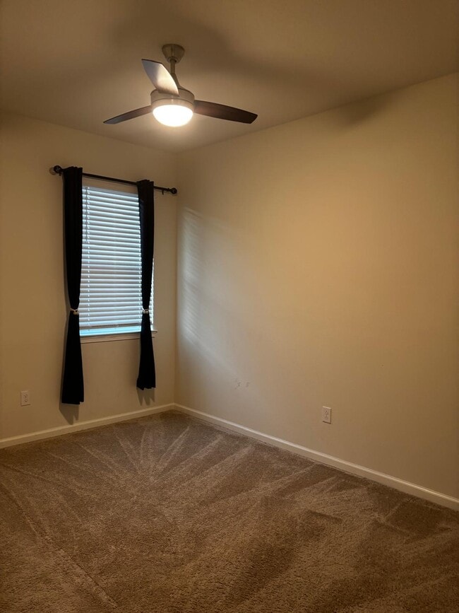 Foto del edificio - 11532 Cedar Valley Dr