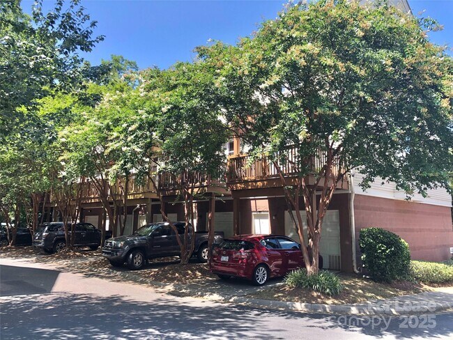 Foto del edificio - 127 N Sycamore St