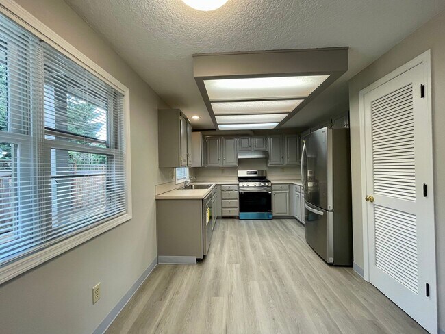 Foto del edificio - Lovely SE 4 bed 2 Bath Duplex in Mil Park ...